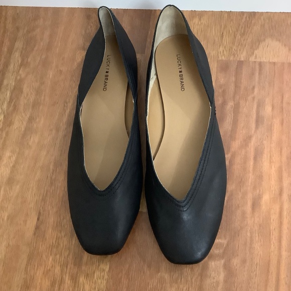 Lucky Brand Black Flats Sz 12, like NEW - Picture 2 of 8
